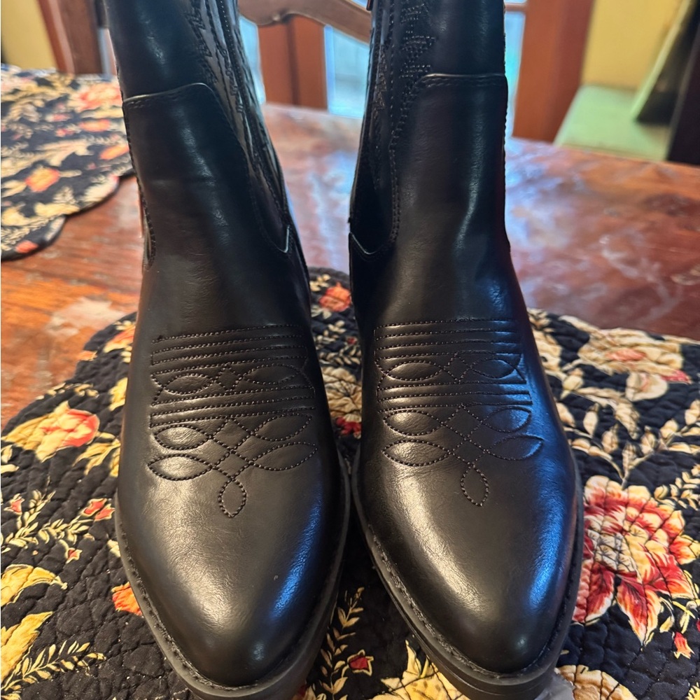 Refresh Black Elara Ankle Booties Cowboy Western Sz 7 (38) New